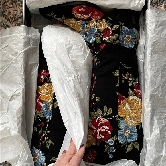 Larroude x Markarian Florencia Boots in Floral Embroidery NWT - Picture 4 of 11